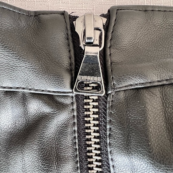 Express “Leather” Pleated Skirt Size 8 women’s - Picture 8 of 8